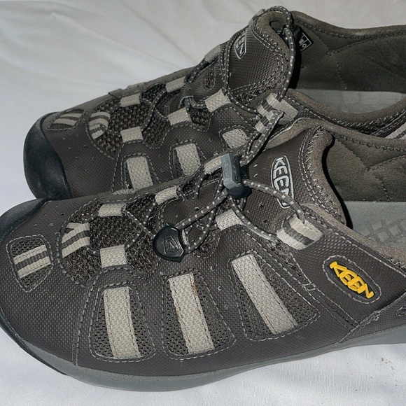 Keen women’s shoes, size 10 - Picture 9 of 12